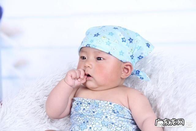 新生儿夜里哭闹不睡觉是什么问题?