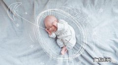 新生儿夜里哭闹不睡觉是什么问题？