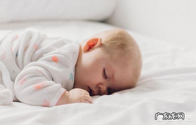 新生儿夜里哭闹不睡觉是什么问题?