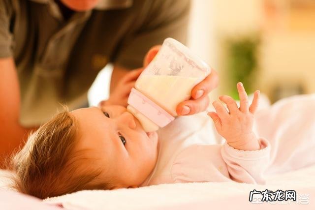 如何防止宝宝吐奶?