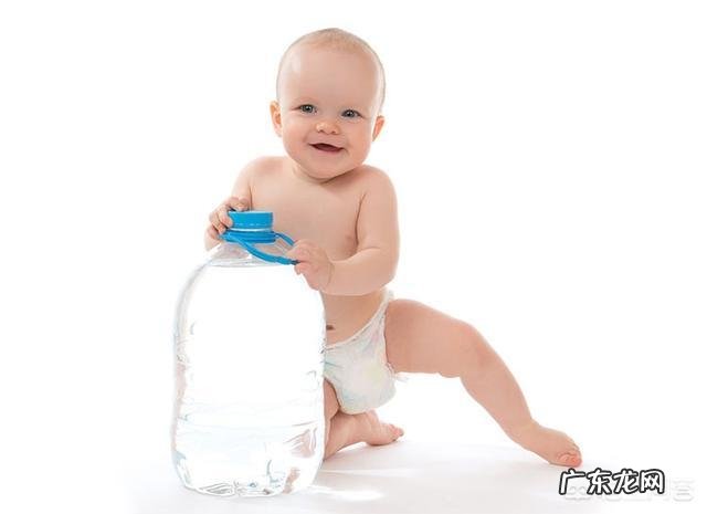 母乳喂养,用另外喂水吗?如果不需要,几个月后喂水呢?