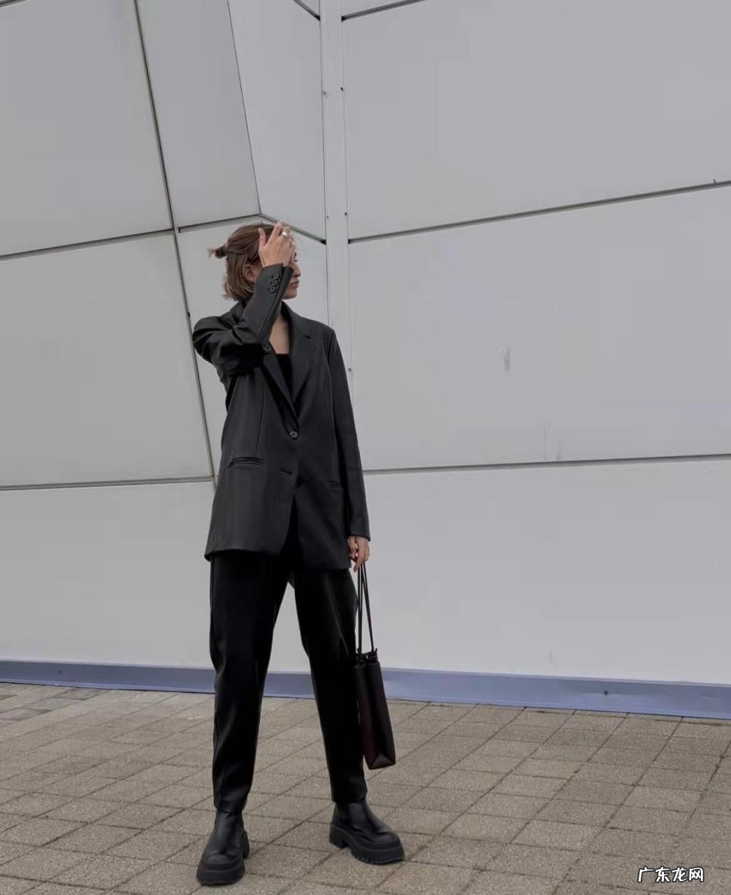 前后厚中间低的鞋搭配技巧