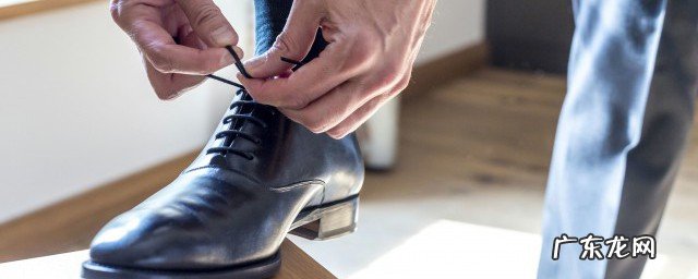皮鞋划痕怎么修复