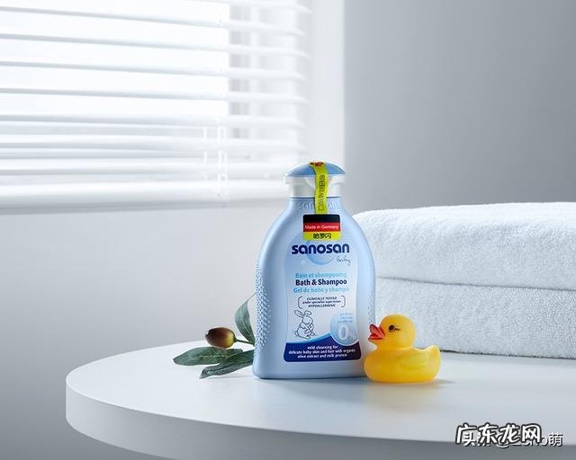 如何给新生儿宝宝洗澡?有什么适合小宝宝用的洗浴产品推荐?