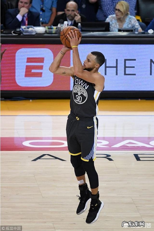 总决赛G2,勇士大胜骑士,库里超越雷阿伦创造总决赛三分记录,你怎么看?