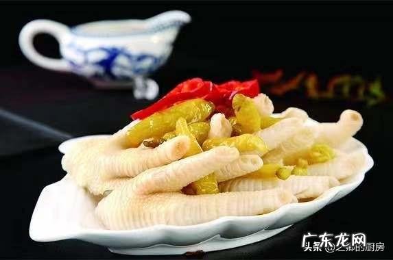 外面卖的泡椒凤爪为什么这么白？