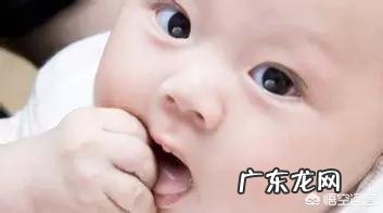 宝宝为啥爱吃手?