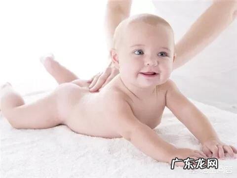 宝宝为啥爱吃手?