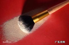 散粉怎么做腮红