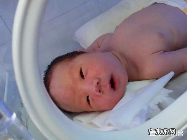 治疗黄疸的蓝光对宝宝有害吗?