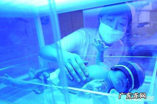 治疗黄疸的蓝光对宝宝有害吗?