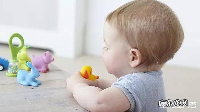 宝宝晚上睡觉爱出汗,正常吗?