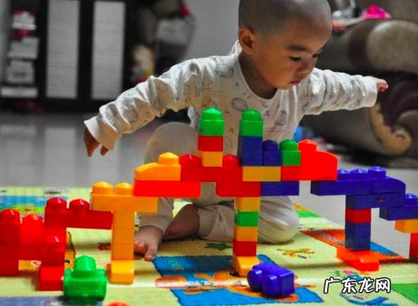 2岁小孩玩什么玩具好？