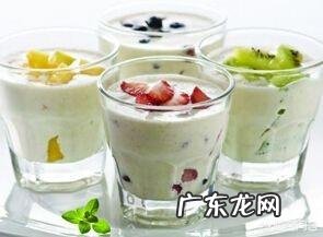 有人说酸奶白天喝好,有人说睡前喝酸奶好,究竟什么时候喝比较好呢?