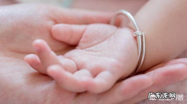 宝宝鼻塞、流鼻涕,怎样才能让他舒服一点?