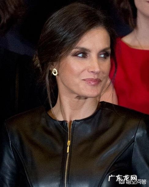 买了一件机车皮夹克,有什么好的穿搭建议吗?