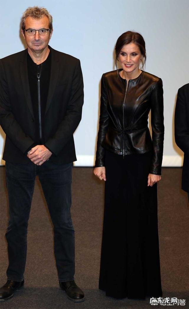 买了一件机车皮夹克,有什么好的穿搭建议吗?