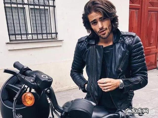 买了一件机车皮夹克，有什么好的穿搭建议吗？