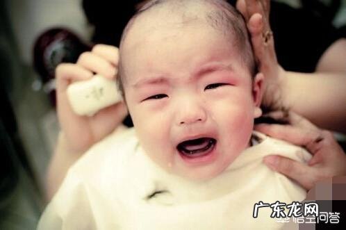 如何安排婴儿第一次理发的时间?如何在家给宝宝进行理发?