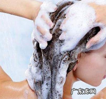 晚上洗头发好不好?