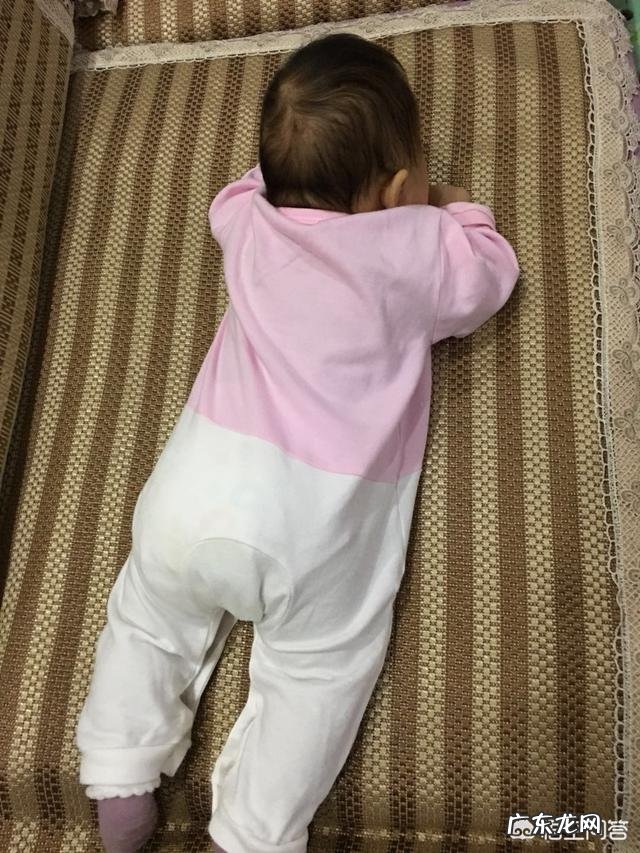 宝宝几个月可以竖着抱？