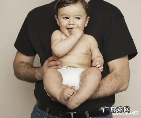 宝宝几个月可以竖着抱？