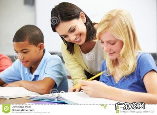 初中学生谈恋爱,应该怎么教育他比较好?