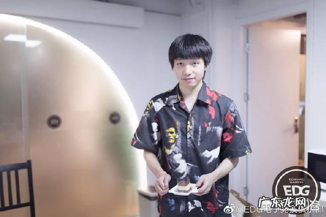 恭喜EDG,再见777!EDG常规赛完美收官,厂长因0次登场将无缘季后赛,他真的不上场了吗?