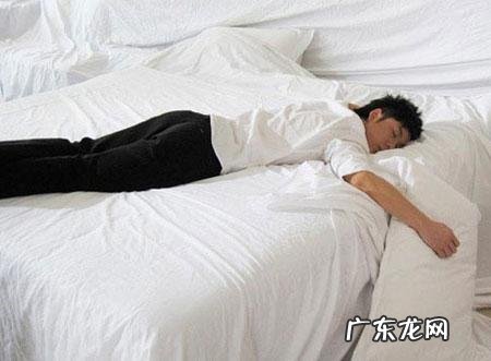 感染螨虫就容易长痘痘跟黑头,哪5个动作最容易感染螨虫?