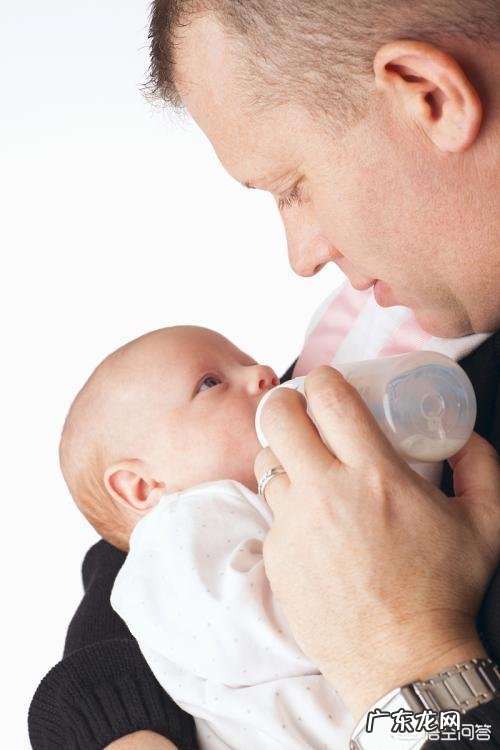 新生儿奶粉喂养的量该如何逐渐增加?
