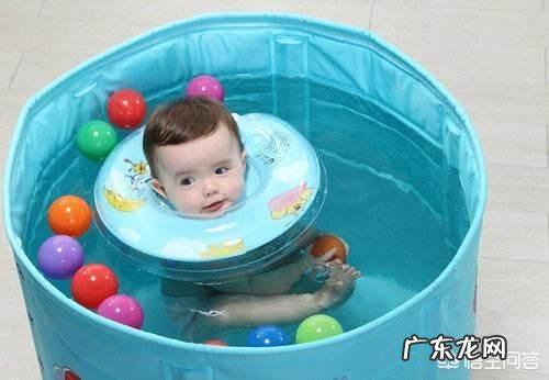 婴儿游泳有哪些好处,如何在家也能游泳?