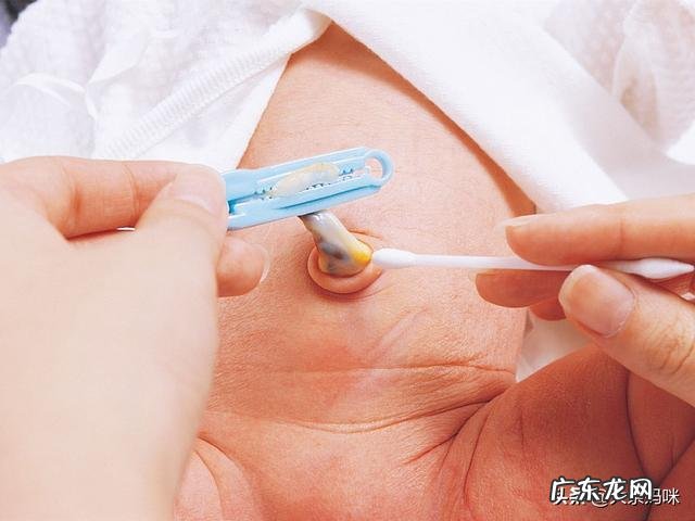 新生儿的脐带应该如何护理，需要注意啥？