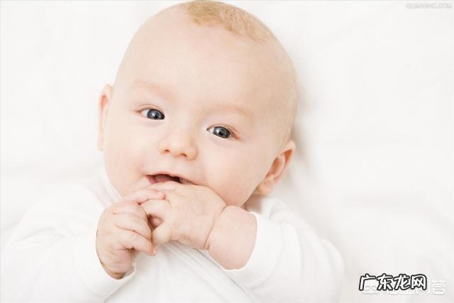 脸上奶癣怎么护理?