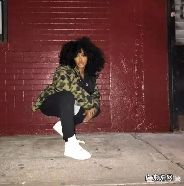 杜兰特忘掉斯嘉丽,在比赛中关注了身材完美堪比卡戴珊的新女神,你怎么看?