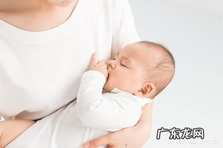 吃奶粉的新生儿如何喝水？