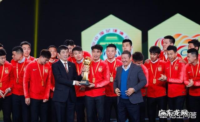 中超颁奖礼,为什么感觉恒大领取冠军奖杯时气氛不太热烈?