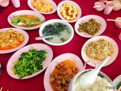 西餐的上菜顺序一般讲究什么