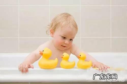 宝宝脐带没有脱落可以洗澡吗?