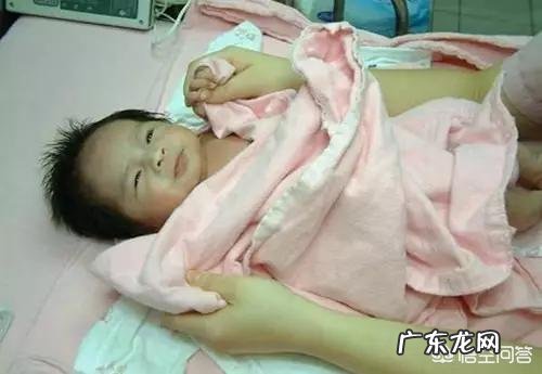 宝宝脐带没有脱落可以洗澡吗?