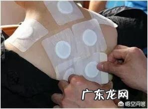 “三伏贴”治疗的理论依据是什么,操作时有哪些需要注意的地方?