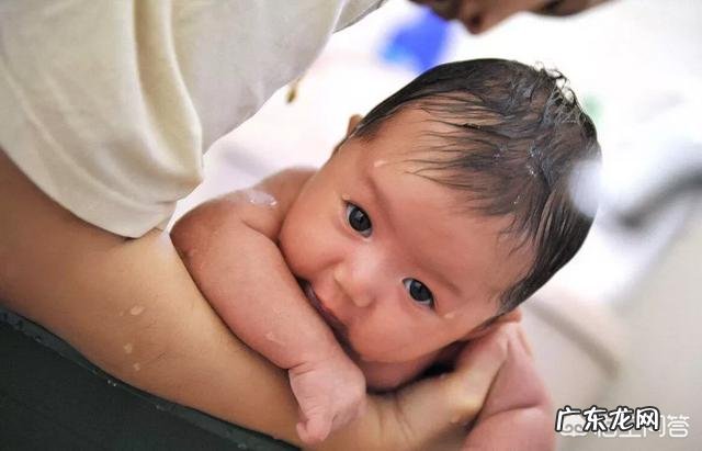 新生儿洗澡的禁忌有哪些?