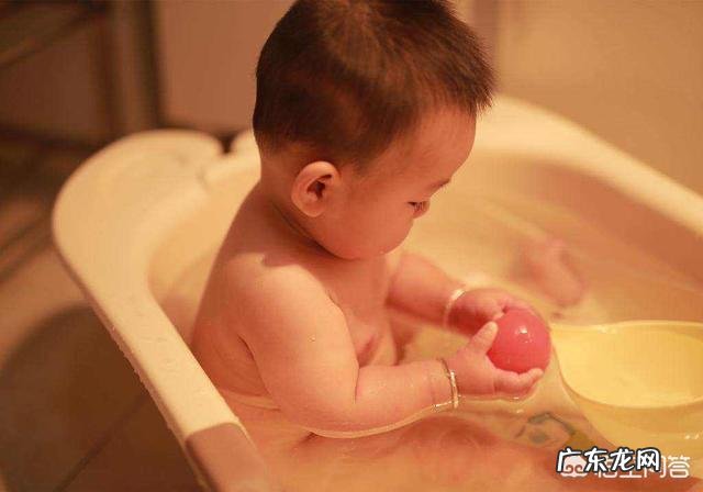新生儿洗澡的禁忌有哪些?