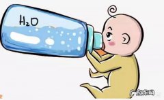 6个月大宝宝不爱喝水咋办？什么时候开始给宝宝用学饮杯？