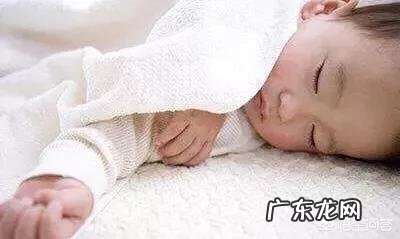 6个月大宝宝不爱喝水咋办?什么时候开始给宝宝用学饮杯?