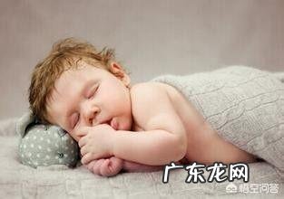 新生儿几个月大,可以枕枕头?