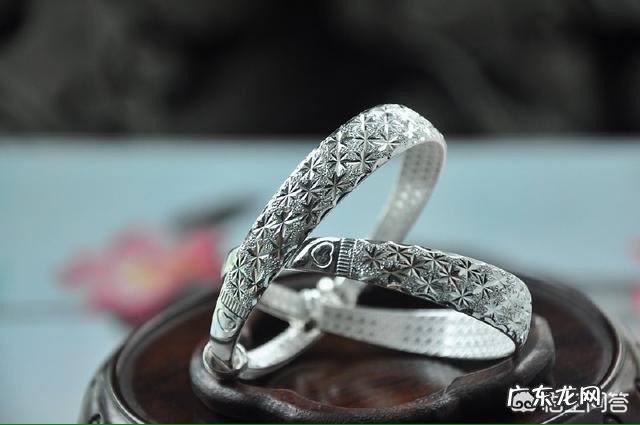 身体不好的人,带银子会发黑是真的吗?