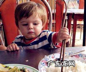 有没有锻炼孩子使用筷子的家庭游戏?