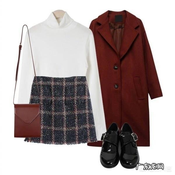 红色大衣配什么颜色的毛衫好看？