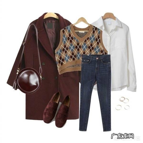 红色大衣配什么颜色的毛衫好看?
