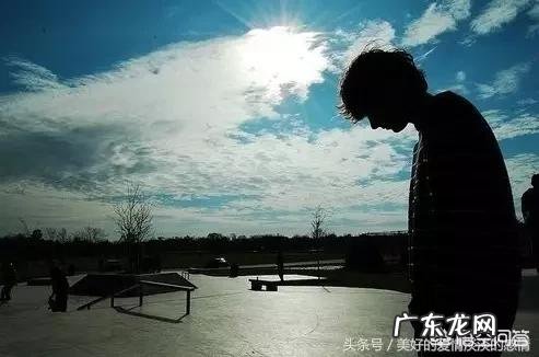 如何看待男友为给女友生日惊喜超速开车,但是耽误了女友的舞蹈课被女友抱怨而愤怒痛哭?